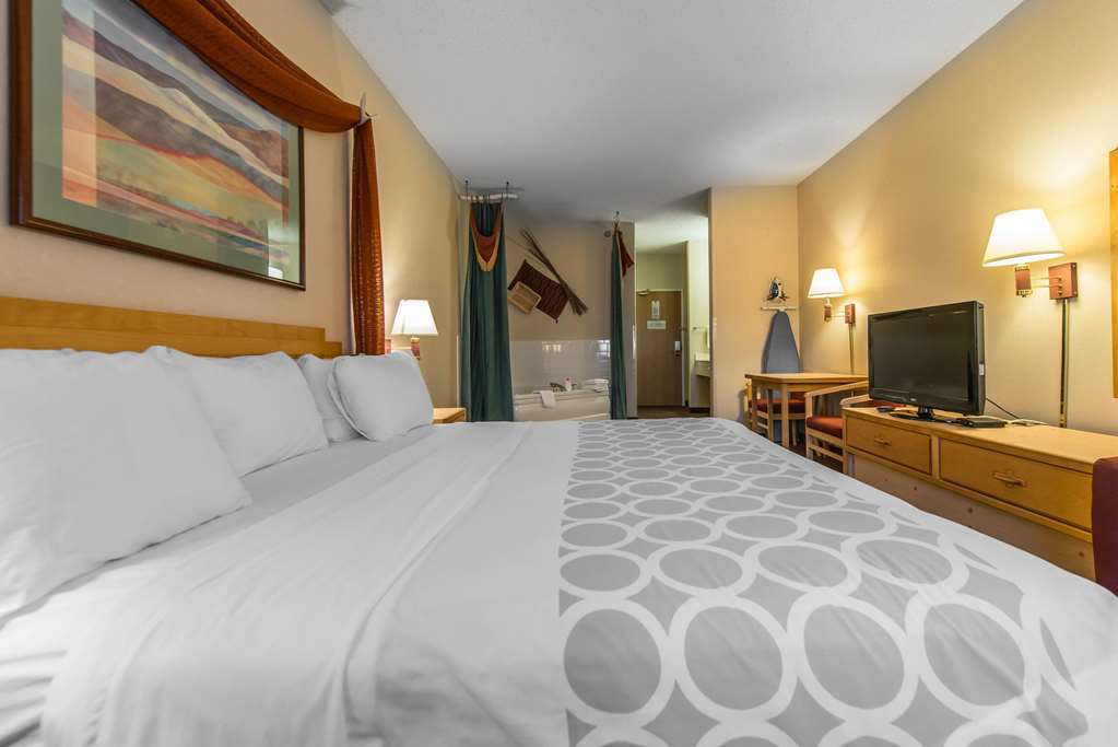 Quality Inn & Suites West Пуэбло Номер фото